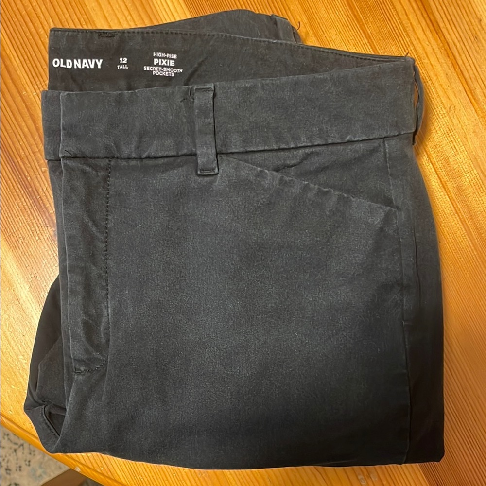 Old Navy Size 12T High Rise Pixie Secret Smooth Pockets Black Pants